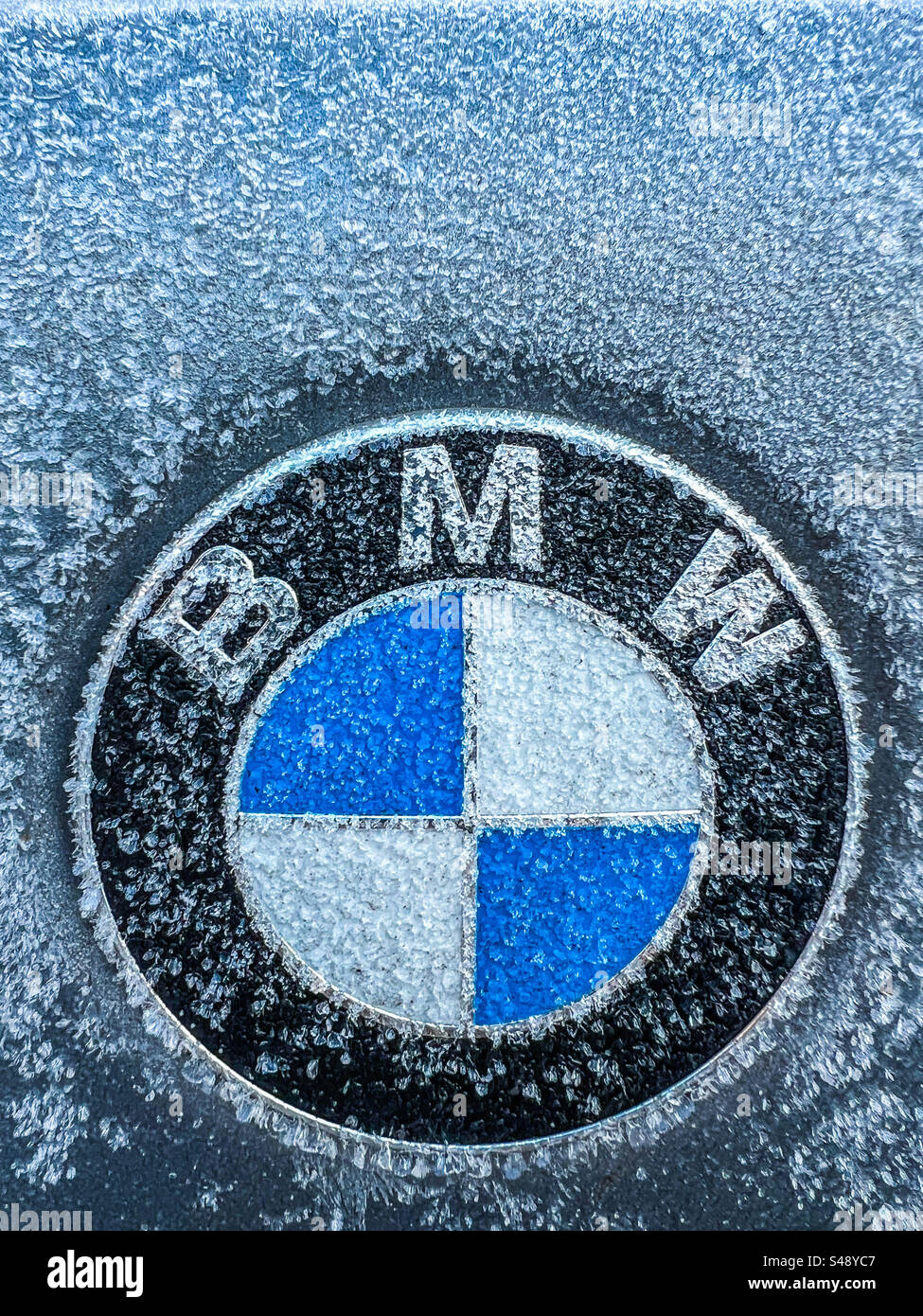 Bmw logo hi-res stock photography and images - Page 2 - Alamy