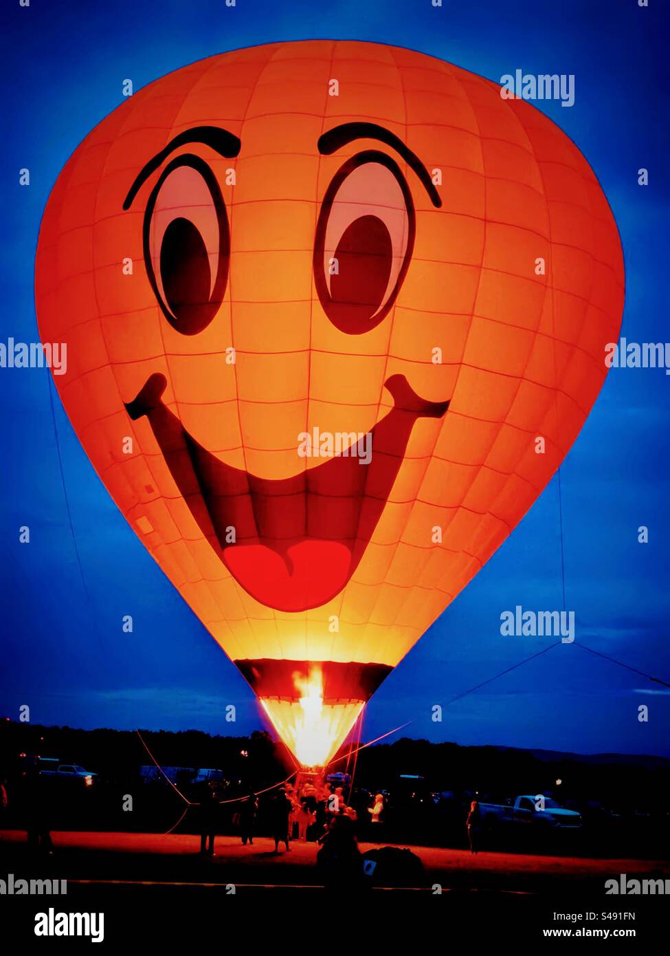 Hot Air Balloon Smiley Face Hi res Stock Photography And Images Alamy hot-air-balloon-smiley-face-hi-res-stock-photography-and-images-alamy