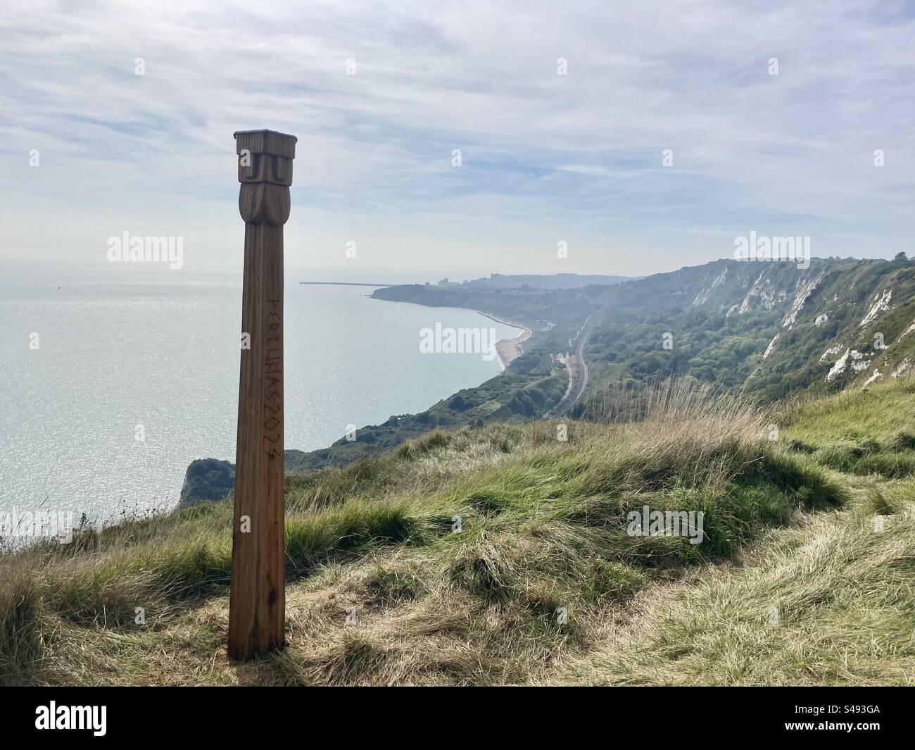 Totem pole that mysteriously appeared on the cliffs at capel le Ferne Stock Photo