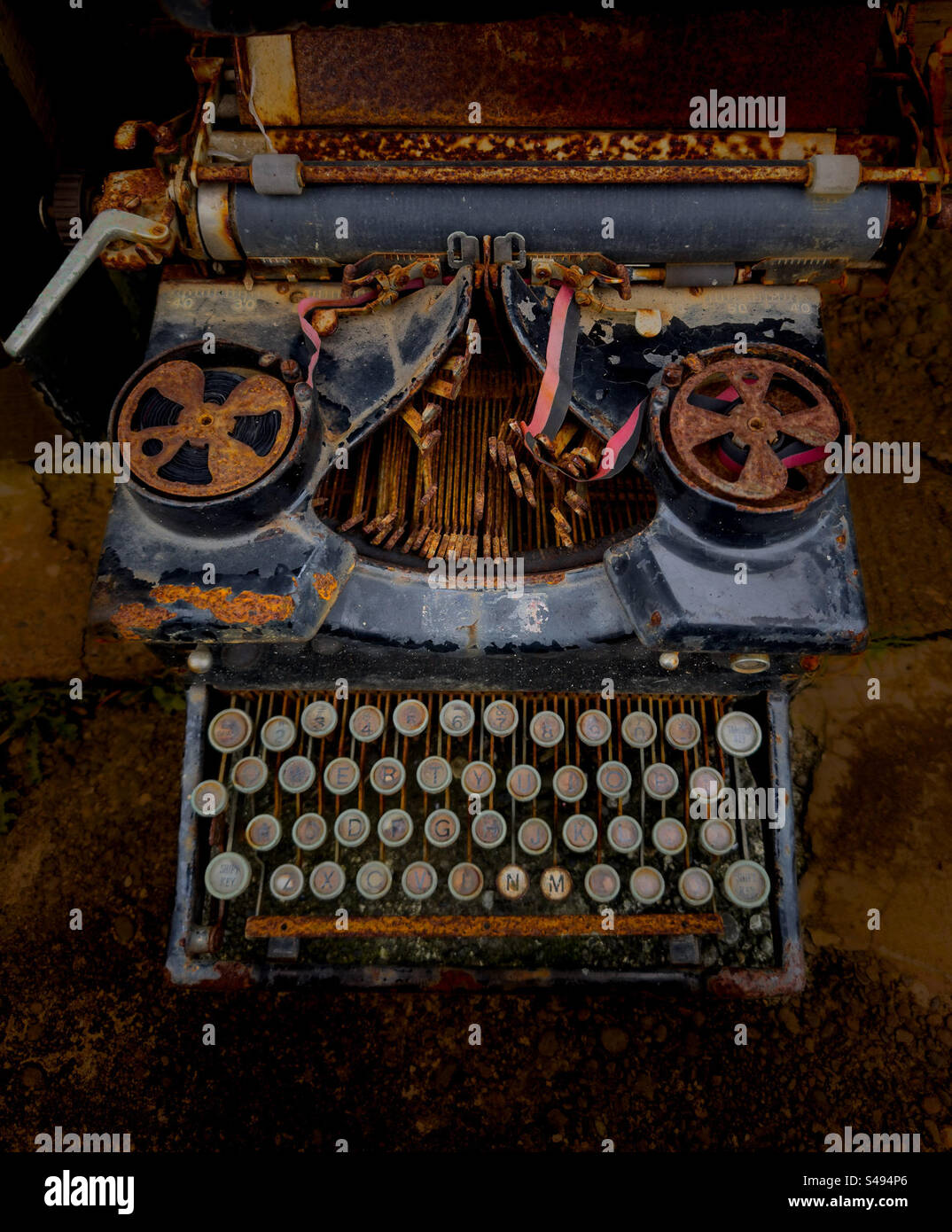Antique, rusted and discarded typewriter Stock Photo
