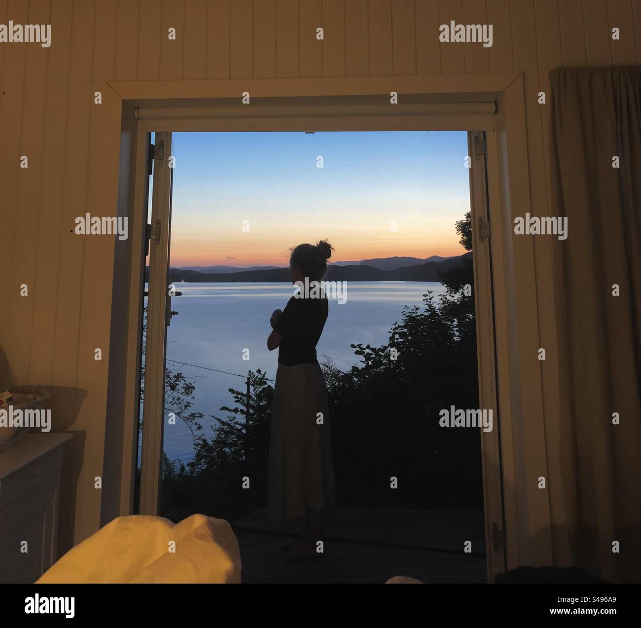 Girl watching sunset hi-res stock photography and images - Alamy