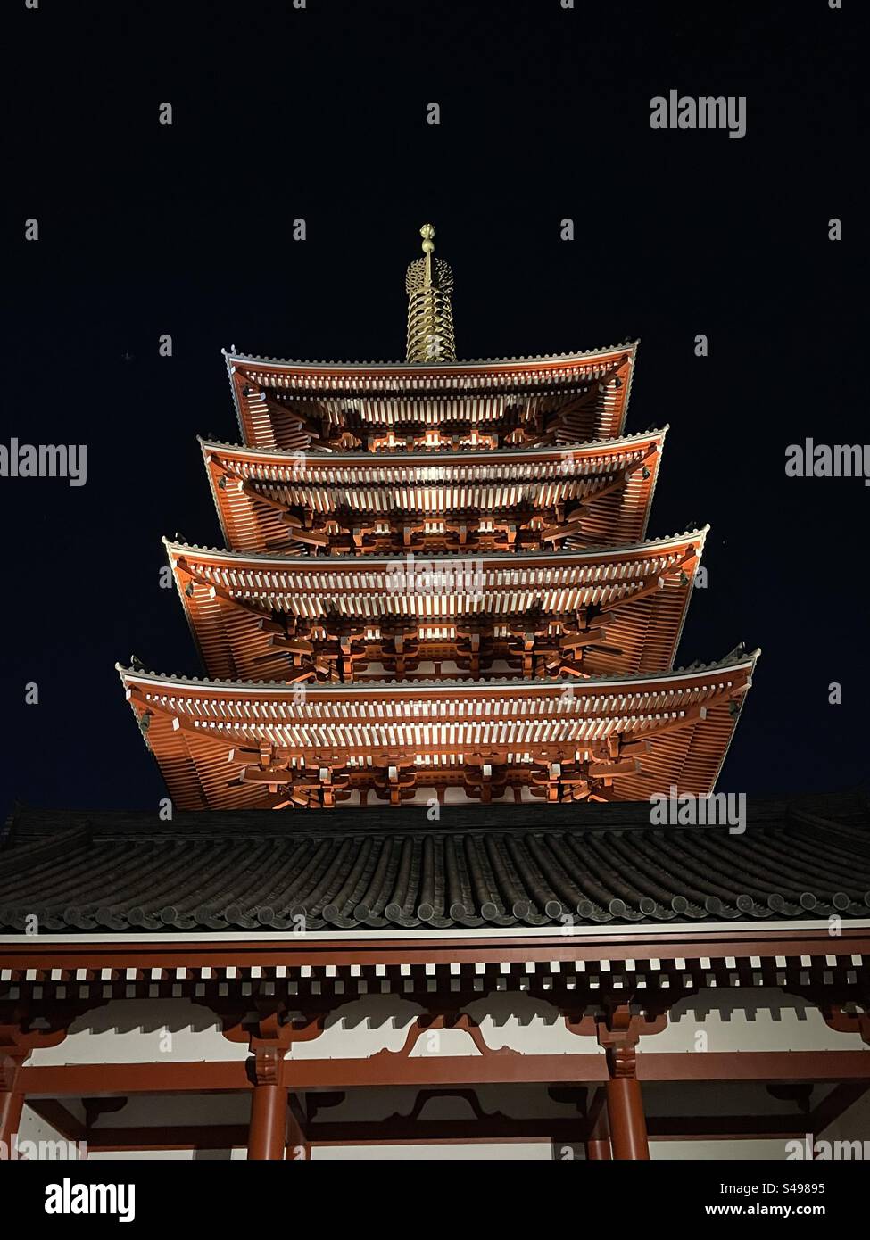 Temple Sensoji in Tokyo at night Stock Photo