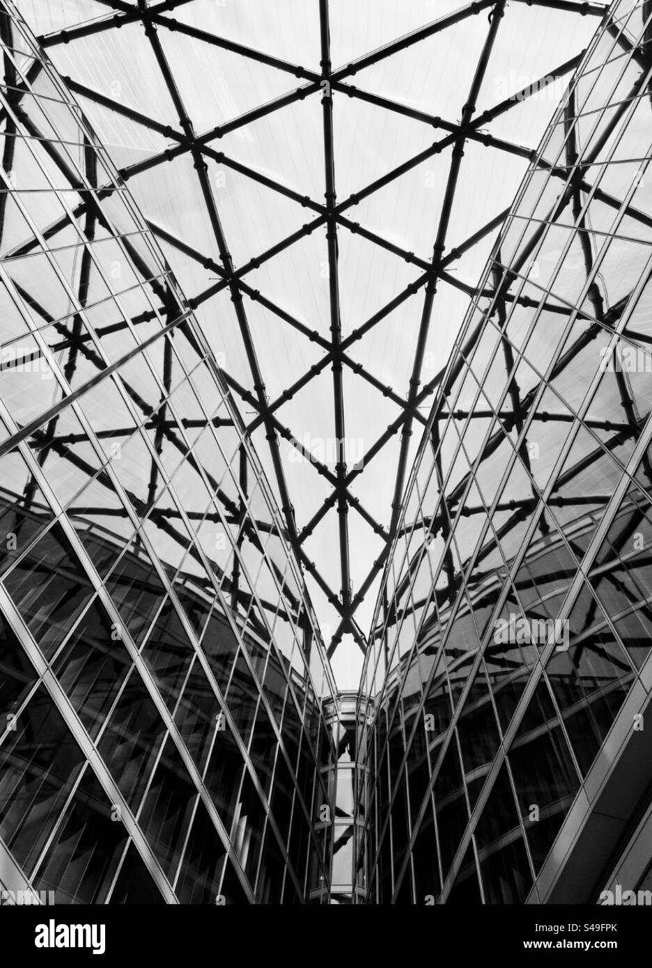 Mirror architecture hi-res stock photography and images - Alamy