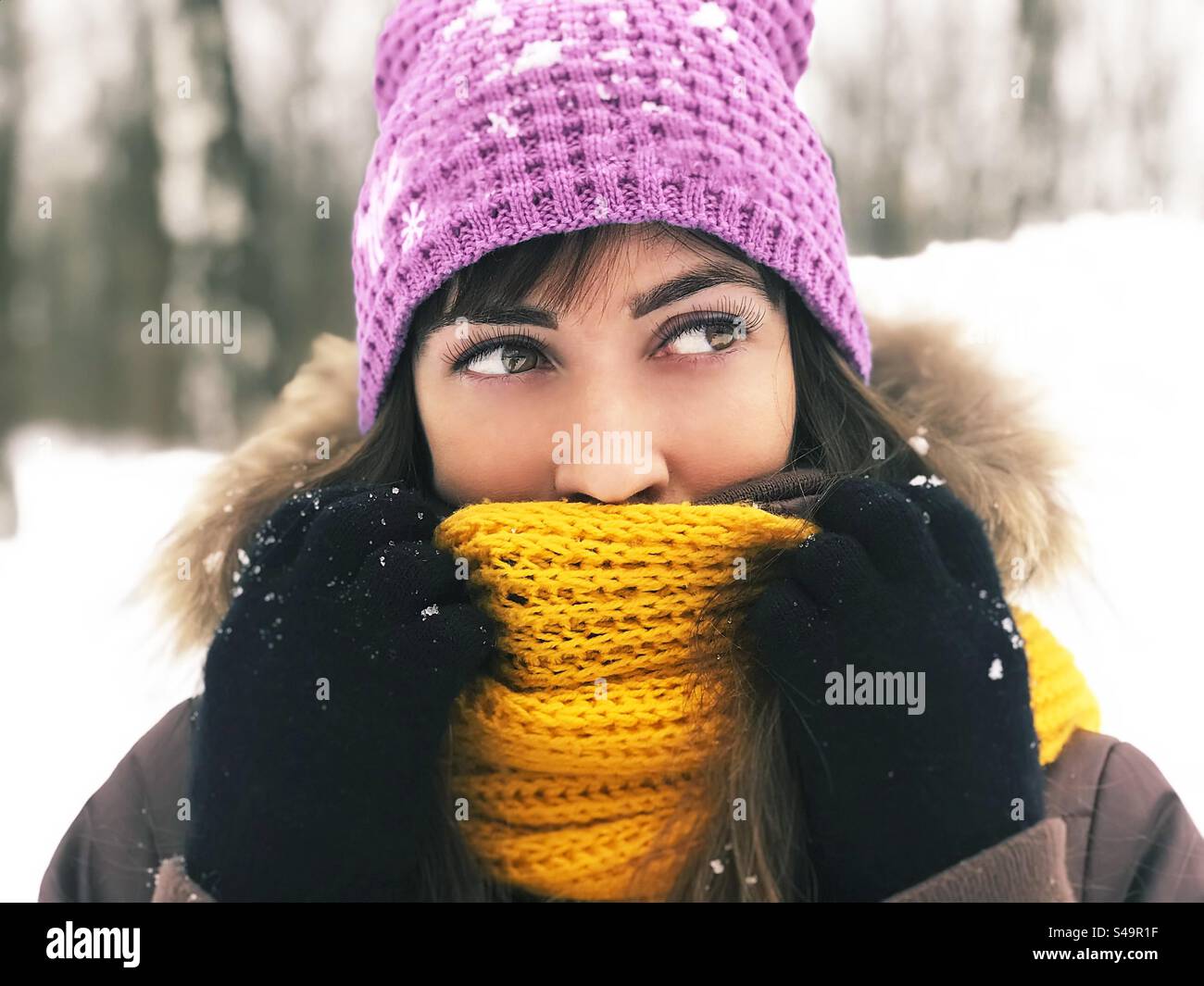 Winter portrait of a young woman Stock Photo - Alamy
