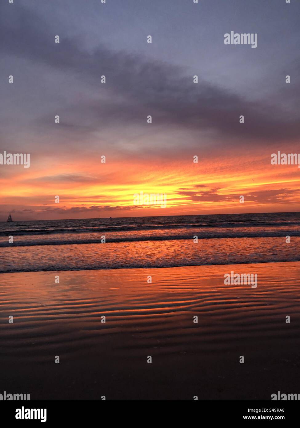 Stunning sunset by the sea Stock Photo - Alamy