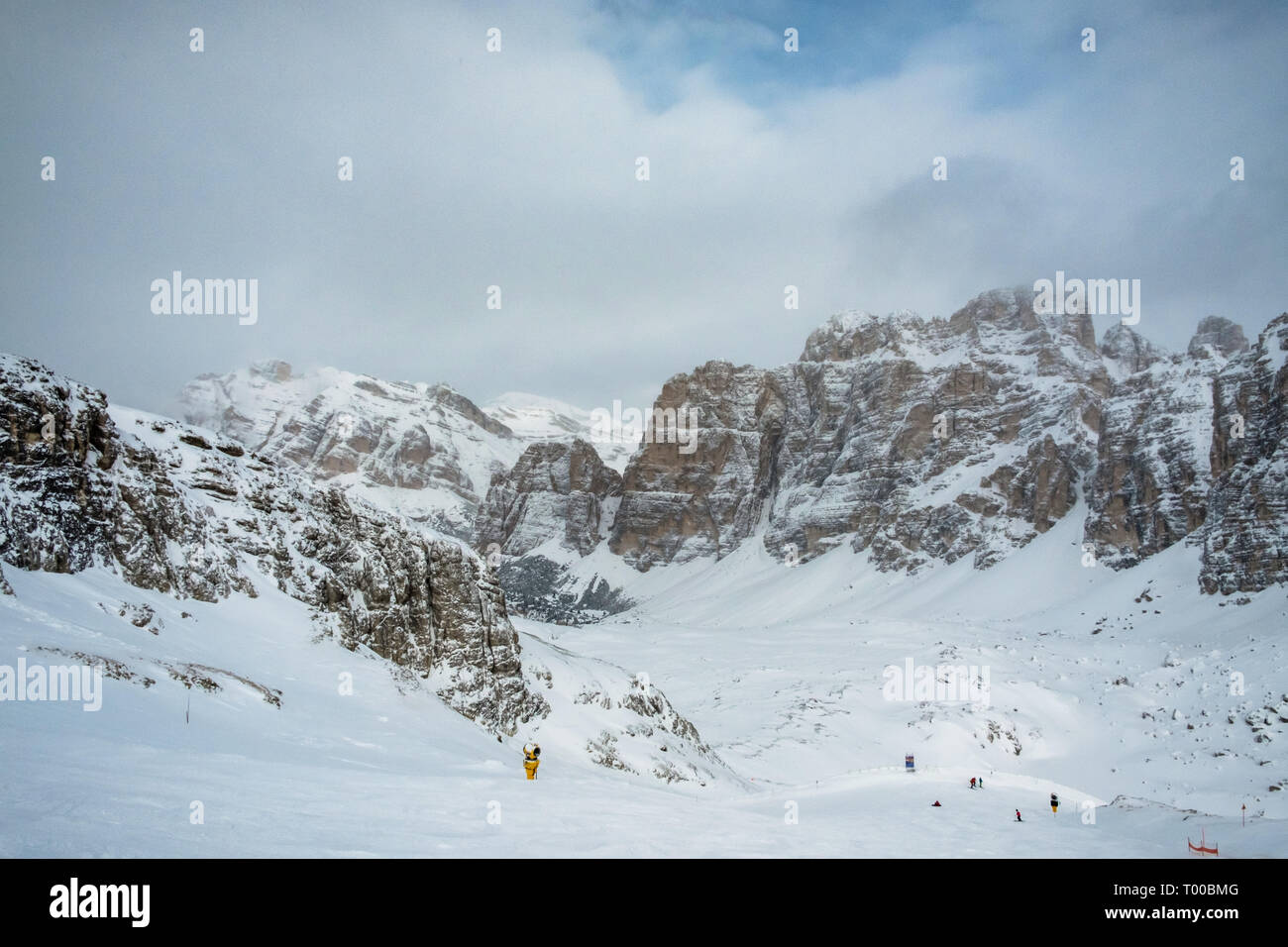 Clouds carrying snow in the italian alps Stock Photo - Alamy