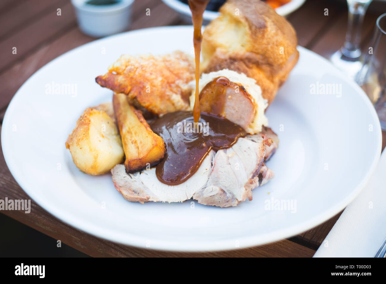 Sunday roast dinner pour gravy hires stock photography and images Alamy
