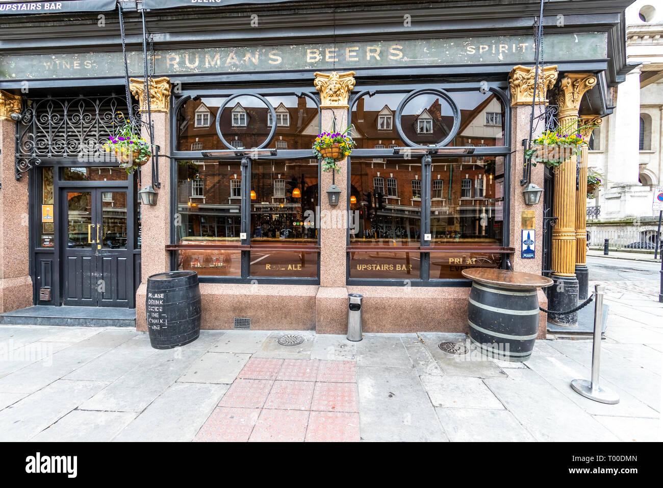 Ten bells pub london High Resolution Stock Photography and Images Alamy