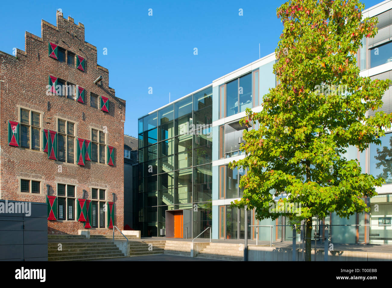 Deutschland, Nordrhein-Westfalen, Kreis Kleve, Goch, Rathaus, links Haus zu den fünf Ringen (Rückseite) Stock Photo