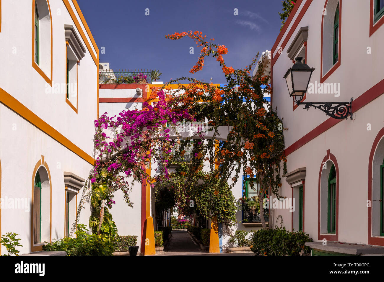 Houses with flowers at Puerto de Mogan, Gran Canaria, Canary Islands Stock Photo
