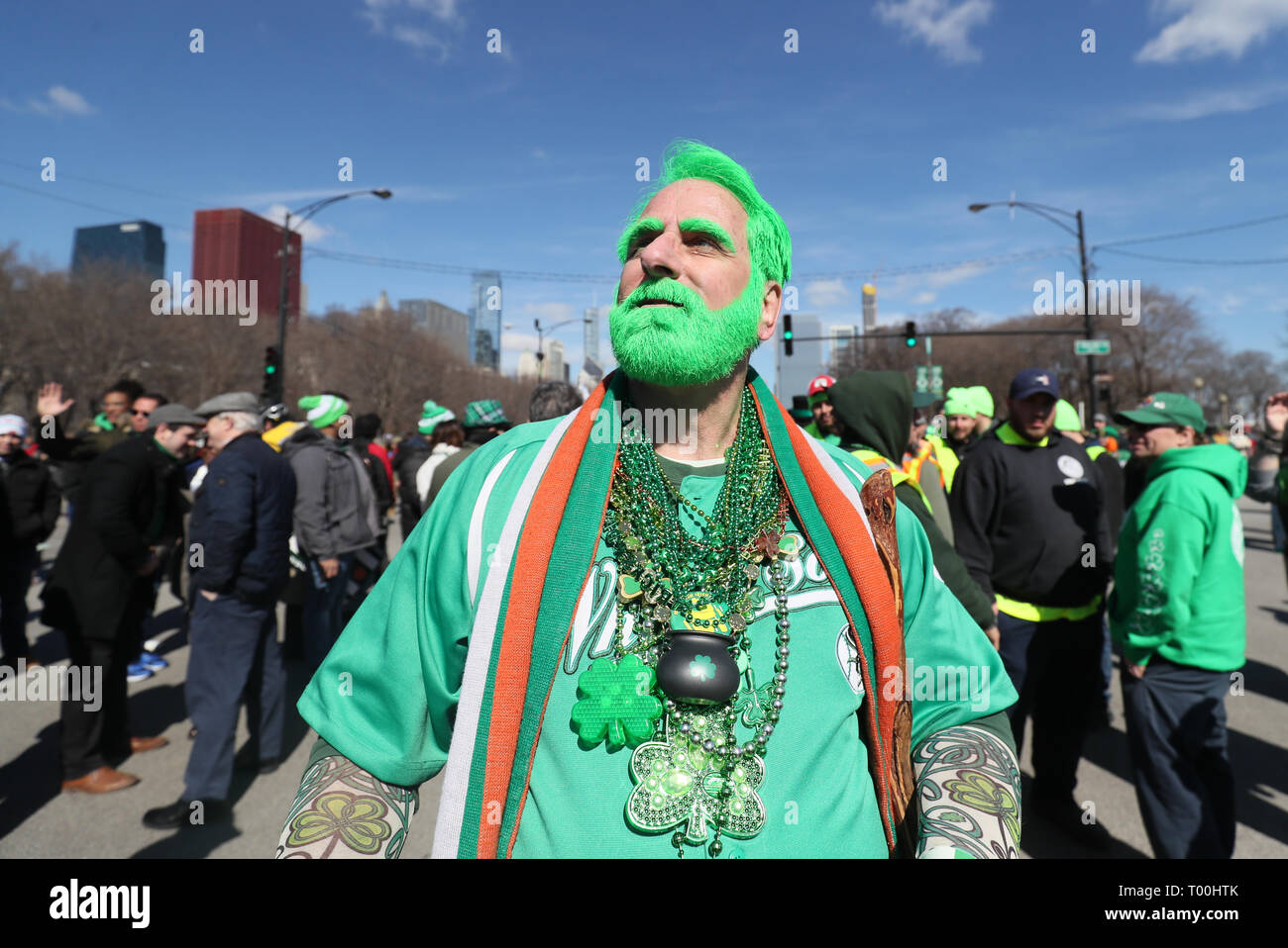 Chicago, Illinois, USA - March 16, 2019: St. Patrick's Day Parade, the  Southpaw, mascot of the White Sox Mascot being transported down Columbus  Drive Stock Photo - Alamy