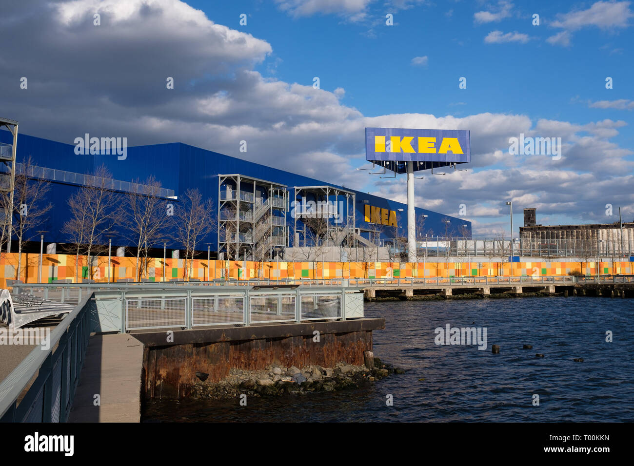 Twisted seksuel leder Ikea on the waterfront in Red Hook, Brooklyn Stock Photo - Alamy