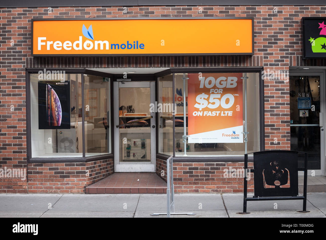 Mobile Phone Shop Canada High Resolution Stock Photography And Images Alamy - can ottawa ontario roblox