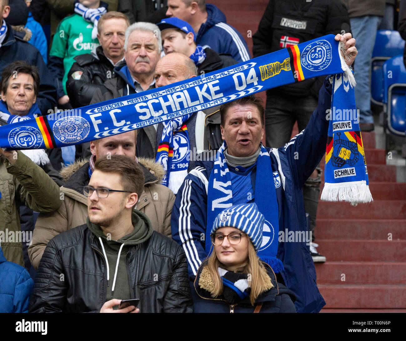 Schalke 04 Fans High Resolution Stock Photography and Images - Alamy