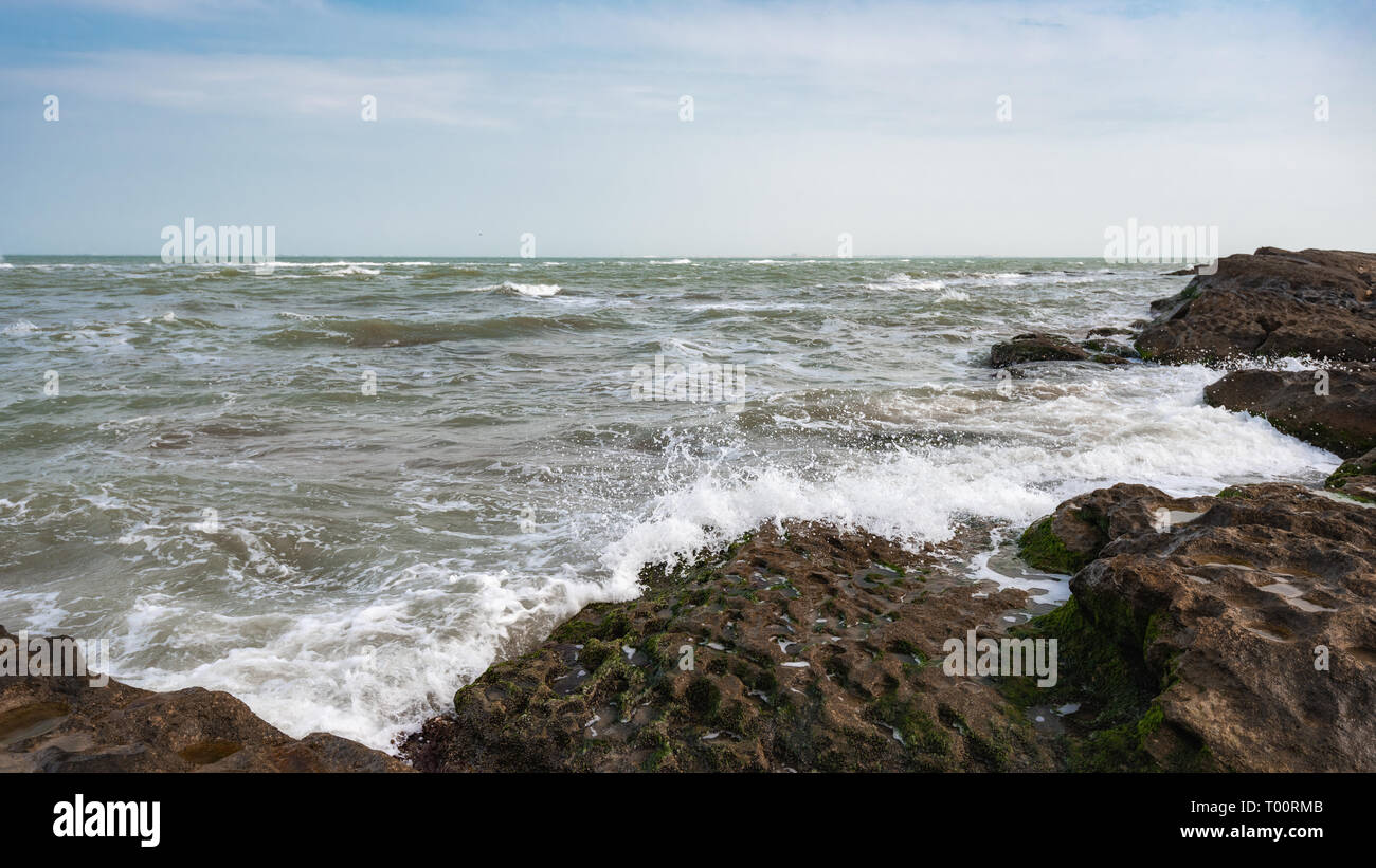 Sea splashing on rocky coast hi-res stock photography and images - Alamy