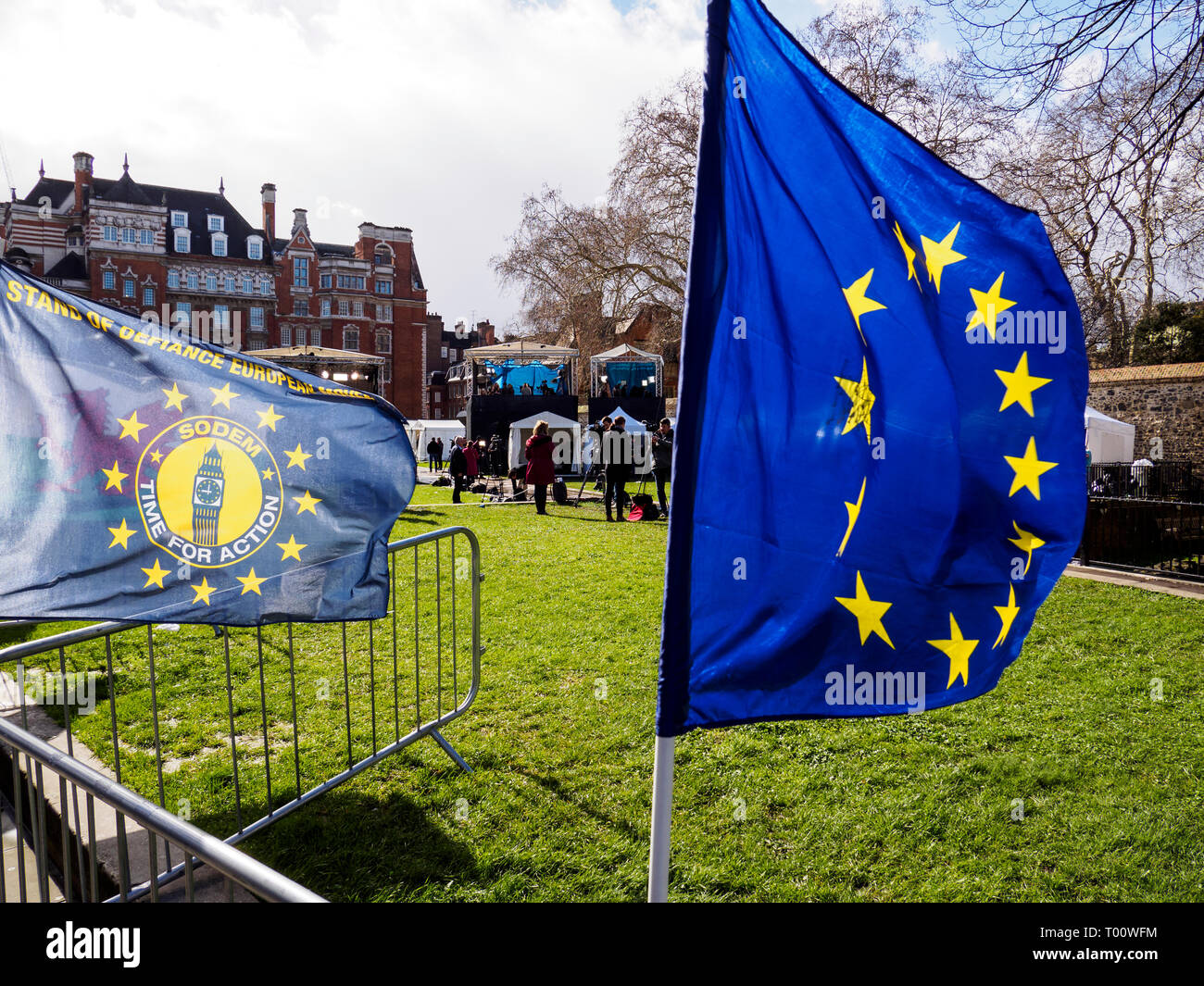 College Green, Westminster, London, UK. March 14th 2019. Media stationed  on the green during the lead-up to the vote on a delay to Brexit Stock Photo