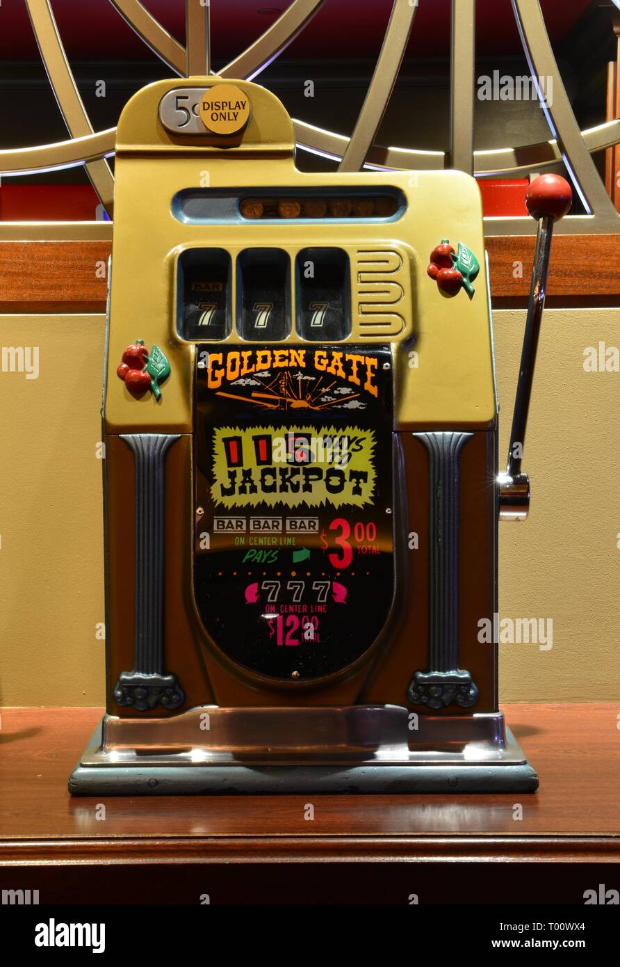Vintage slot machines in Las Vegas Stock Photo - Alamy