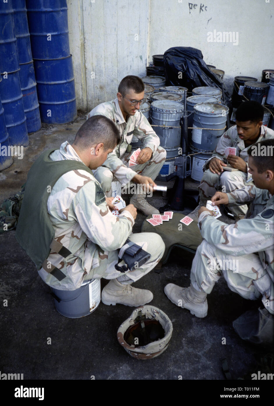 29th October 1993 U.S. Army soldiers of the 1st Armored and 24th Infantry Divisions rest in the shade after having just arrived by ship in Mogadishu's new port in Somalia. Stock Photo