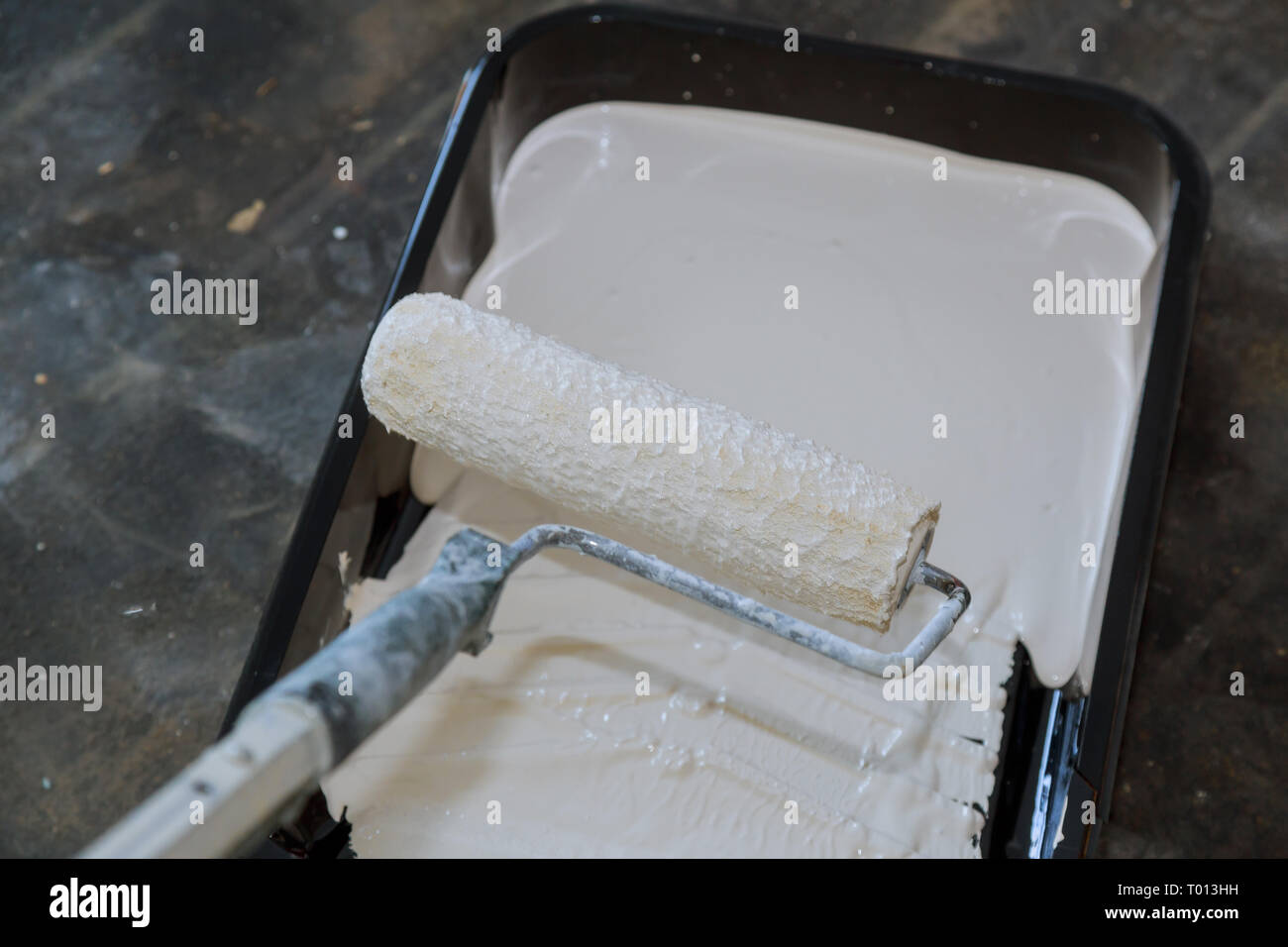 House painting supplies, painter tray with paint roller Stock Photo Alamy