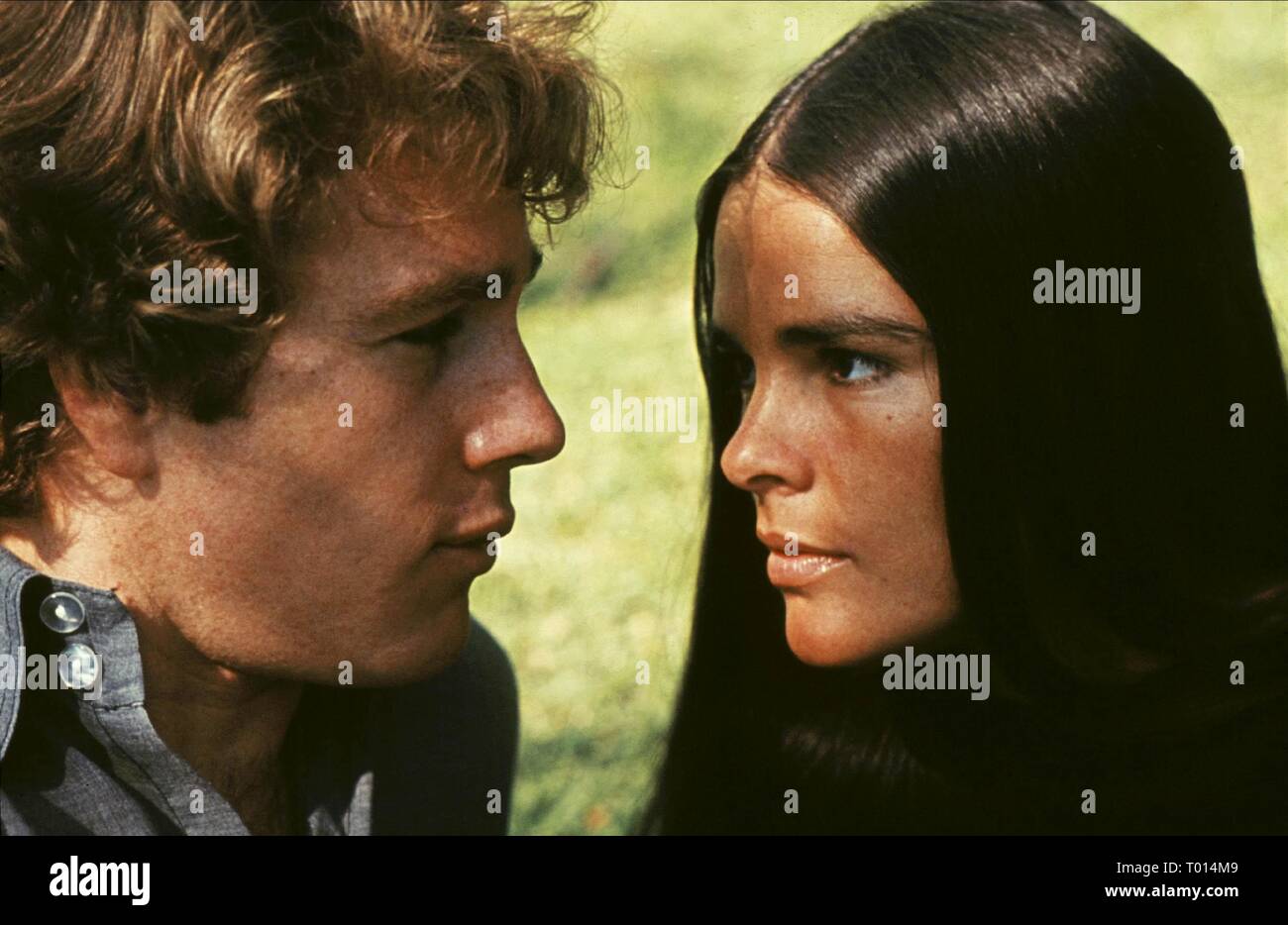 RYAN O'NEAL, ALI MACGRAW, LOVE STORY, 1970 Stock Photo