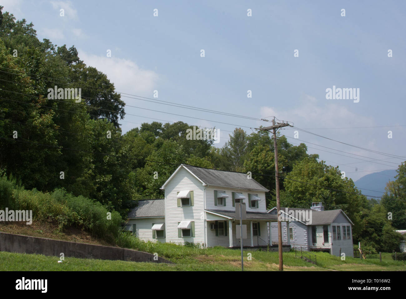 Residences, Homes, and other scenes on the roadways of Oliver