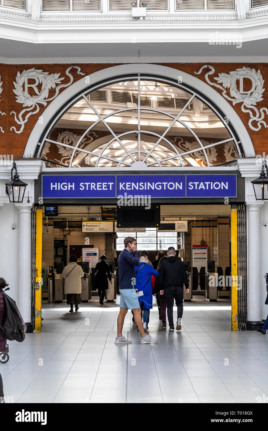 High street kensington roundel hires stock photography and images Alamy