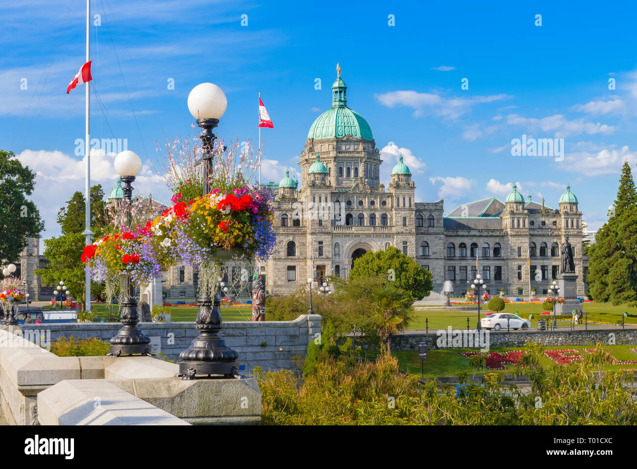 British columbia canada victoria flowers hanging baskets hi-res stock ...