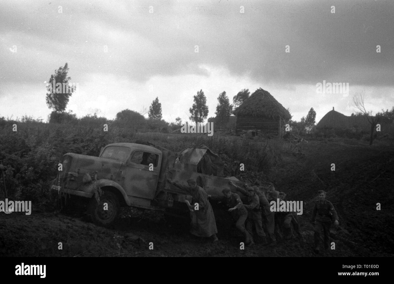 Wehrmacht Heer Ostfront OPEL BLITZ mit Flak 38 2cm - German Army at the Eastern Front OPEL BLitz with Anti Aircraft Gun Flak 38 20mm Stock Photo