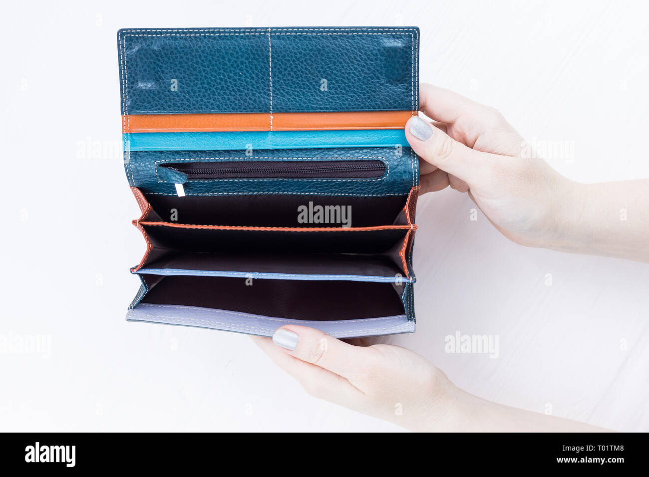 Empty purse woman coin hand hi-res stock photography and images - Alamy