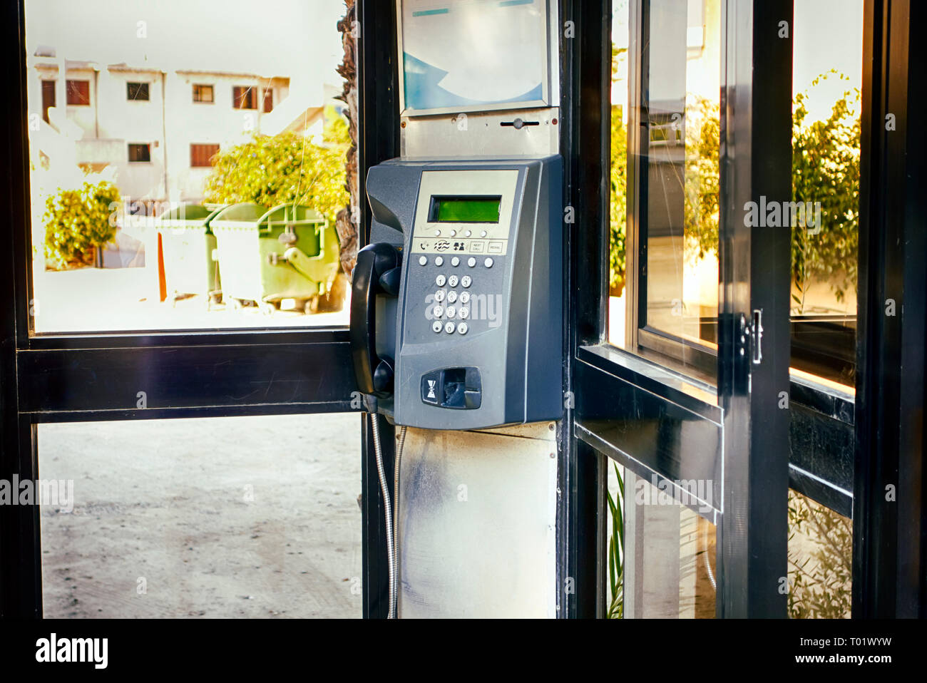 Using telephone booth hi-res stock photography and images - Alamy