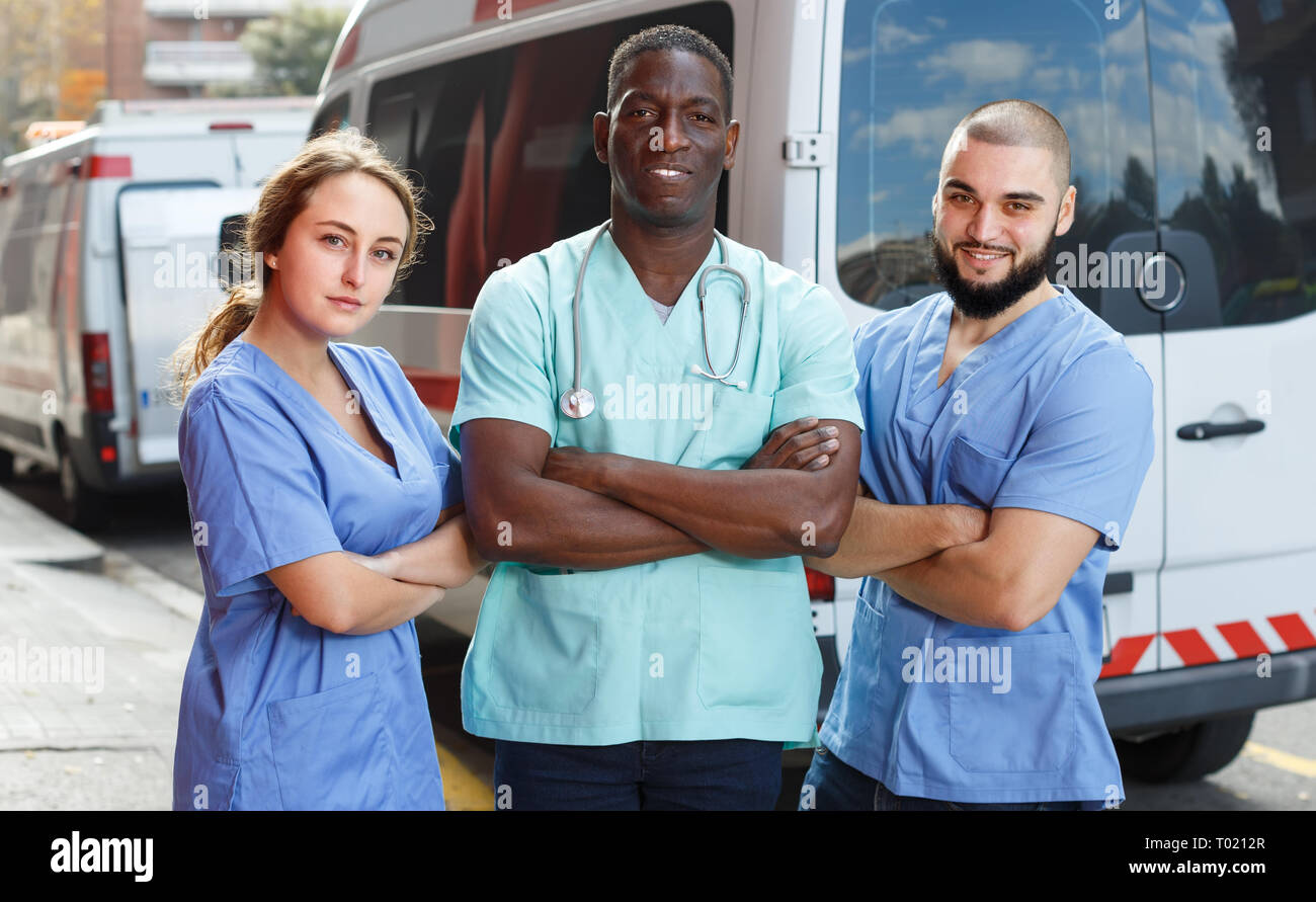 Ссмп тамбов. Конкурс медицина катастроф. Зимняя форма скорой помощи. Скорая помощь. Три фельдшера.