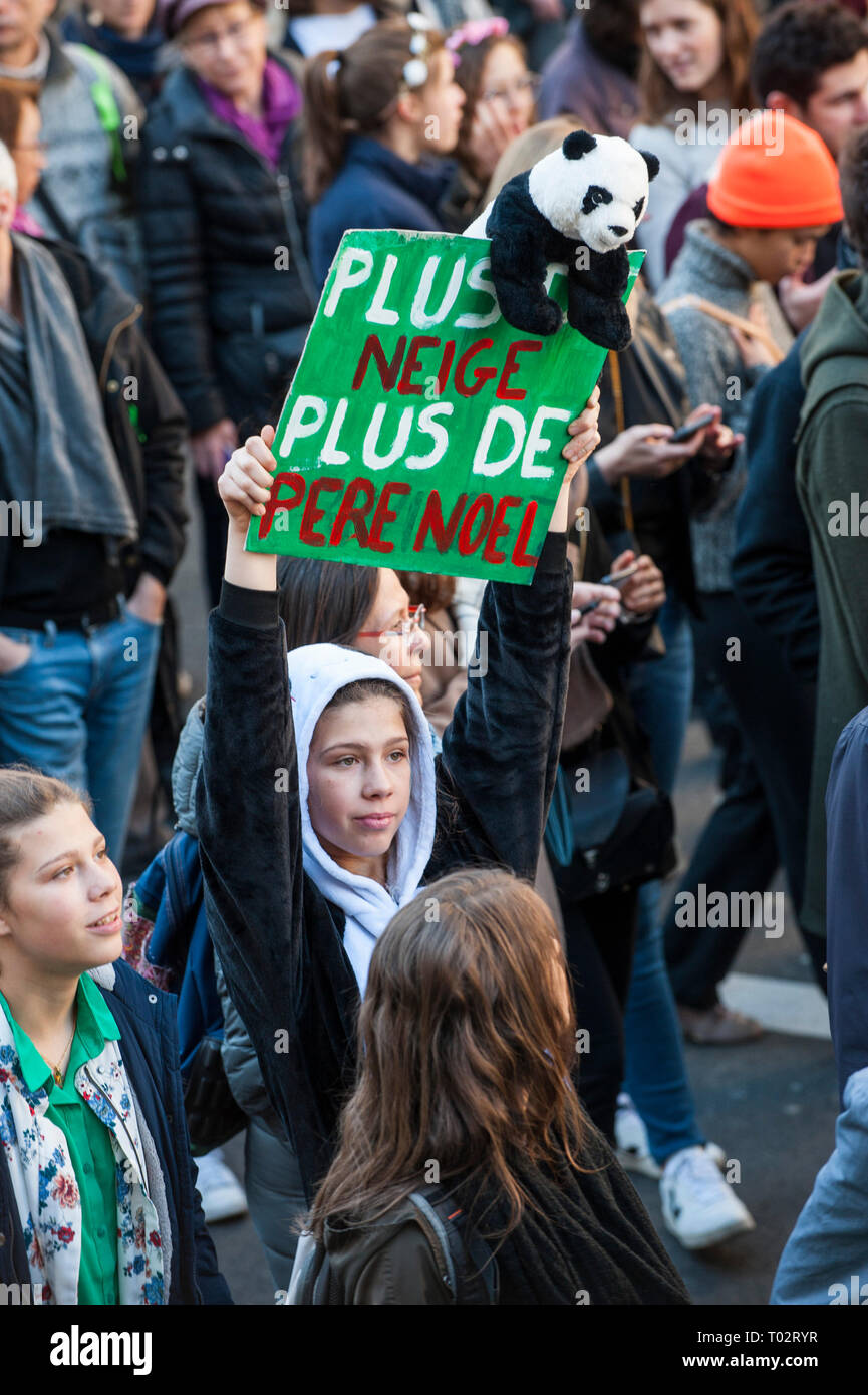 Paris, France. 16th March 2019. A protester seen holding a placard during the March of The Century strike in Paris. Thousands of people demonstrated in the streets of Paris to denounce the inaction of the government about the climate change during a march called 'March of The Century' (La Marche du Siecle). Credit: SOPA Images Limited/Alamy Live News Stock Photo