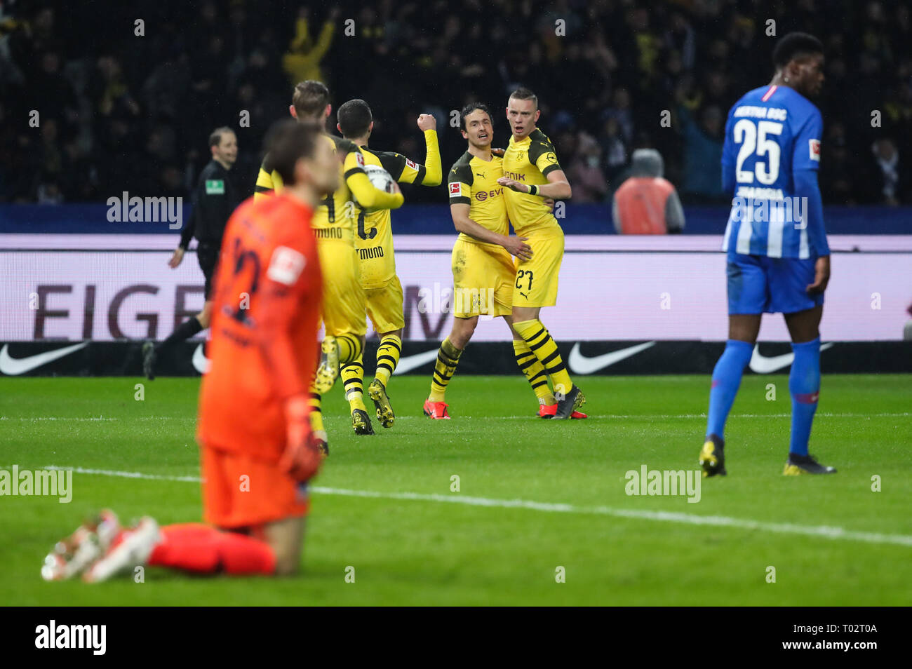 Berlin, Germany. 16th Mar, 2019. Dortmund's players celebrate scoring during a German Bundesliga match between Hertha BSC and Borussia Dortmund, in Berlin, Germany, on March 16, 2019. Dortmund won 3-2. Credit: Shan Yuqi/Xinhua/Alamy Live News Stock Photo