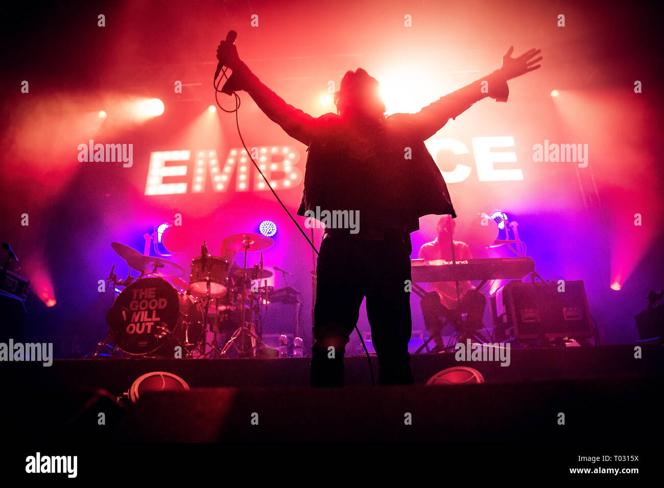 Embrace band hi-res stock photography and images - Alamy