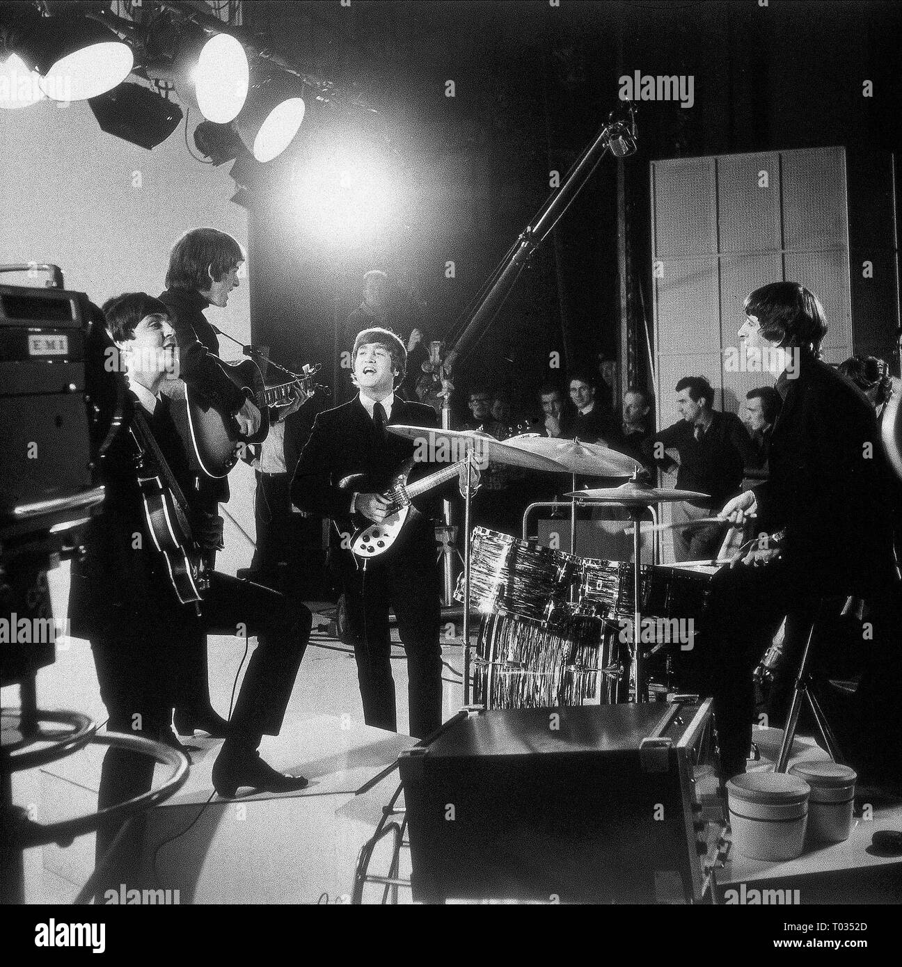 A HARD DAY'S NIGHT, PAUL MCCARTNEY, GEORGE HARRISON, JOHN LENNON , RINGO STARR, 1964 Stock Photo