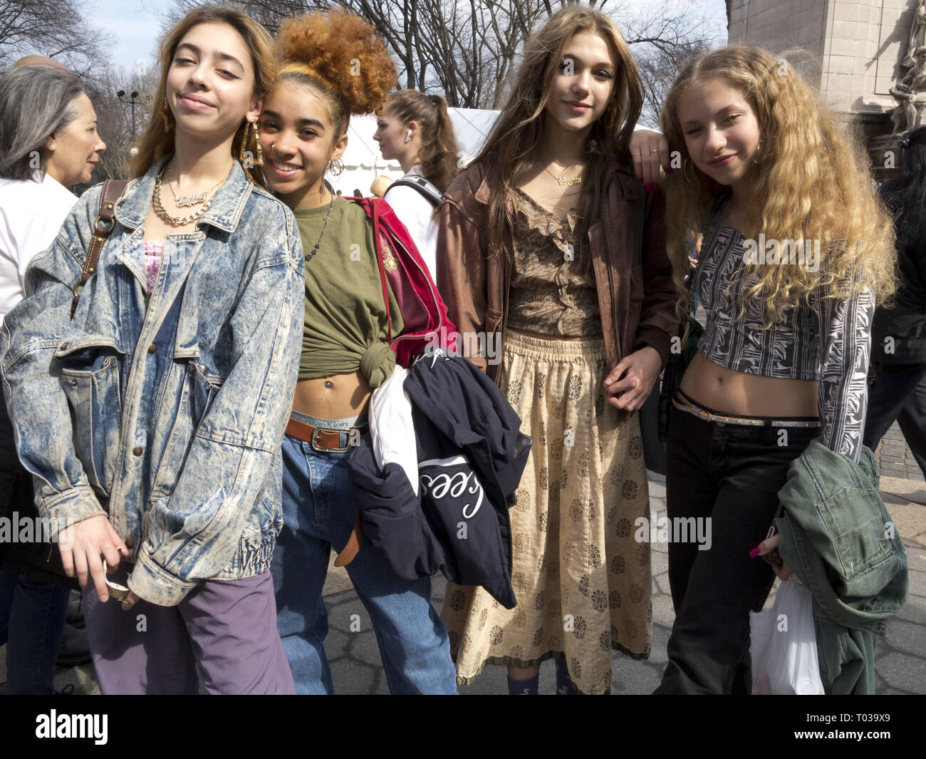 Girl Time Multiculture Multicultural teen girls hi-res stock photography and images - Alamy