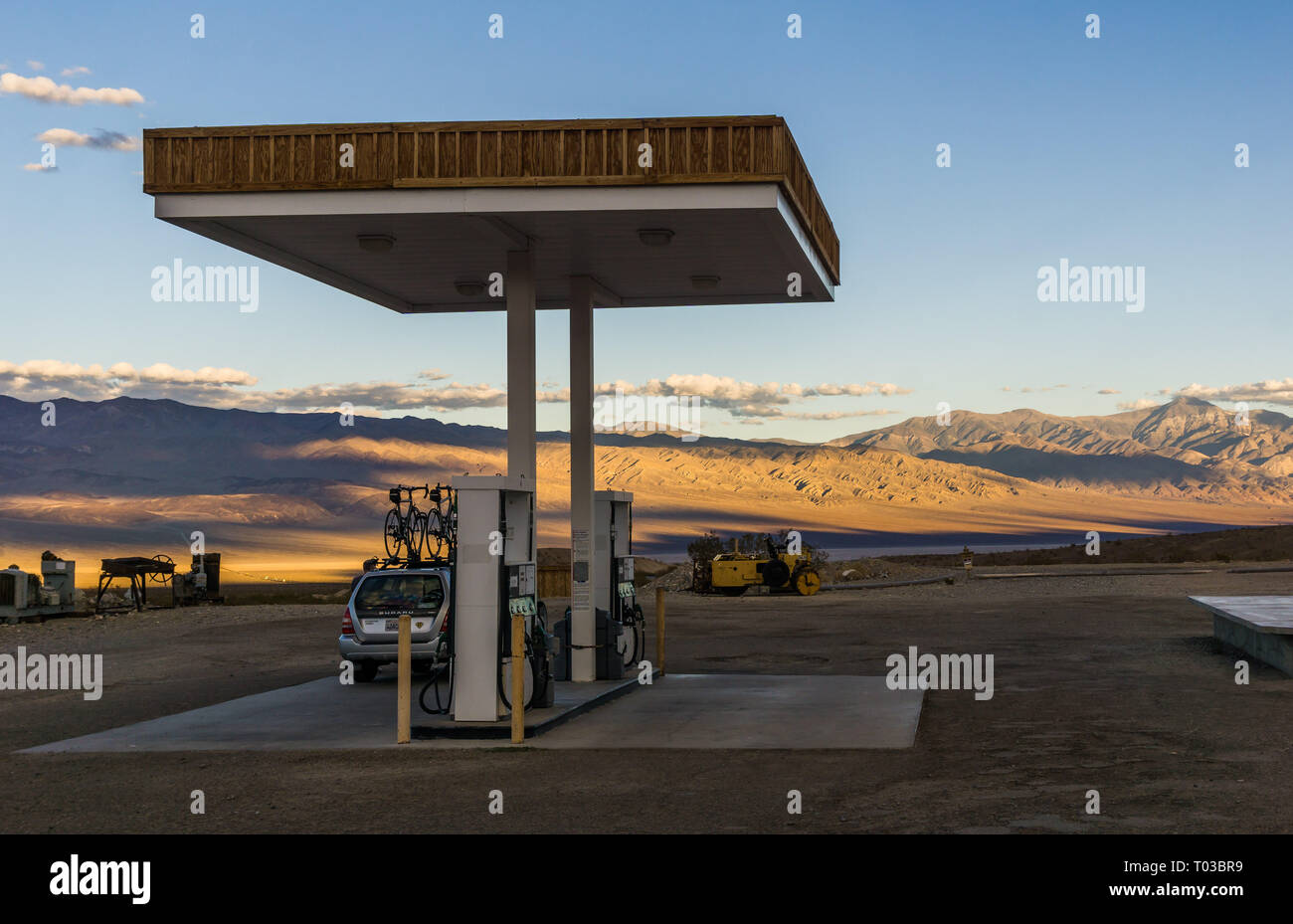 Car crossing death valley hi-res stock photography and images - Alamy