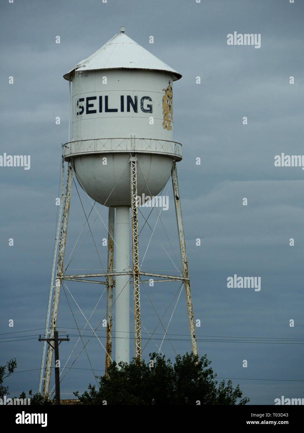Water tower seen from the highway in Seiling, northwest Oklahoma Stock