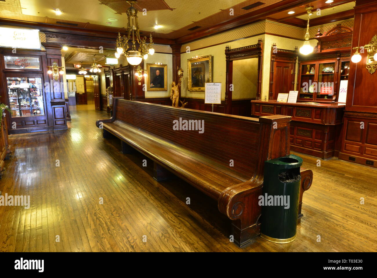 Vintage mirrors las vegas hires stock photography and images Alamy