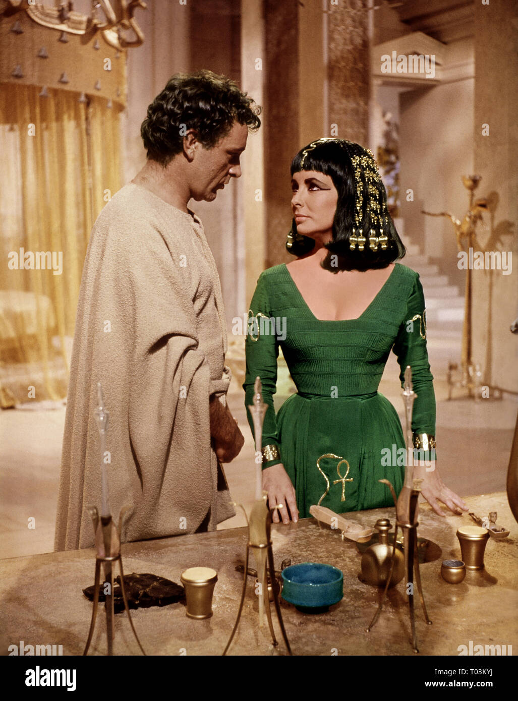 Elizabeth taylor cleopatra hi-res stock photography and images - Alamy