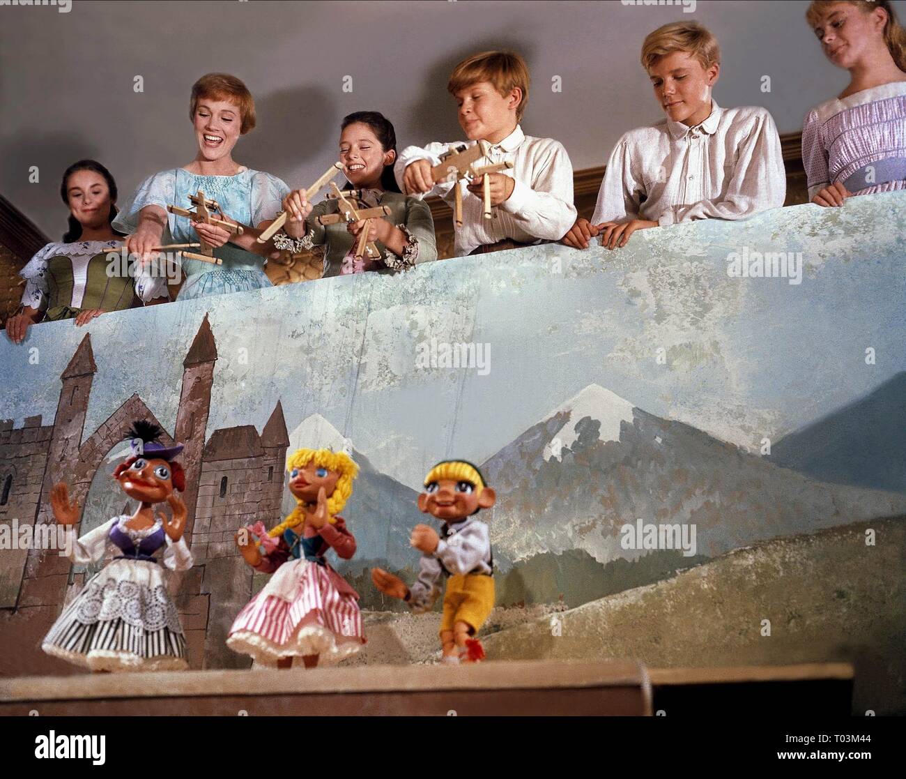 CHARMIAN CARR, JULIE ANDREWS, HEATHER MENZIES, DUANE CHASE, NICHOLAS HAMMOND, PEGGY WOOD, THE SOUND OF MUSIC, 1965 Stock Photo