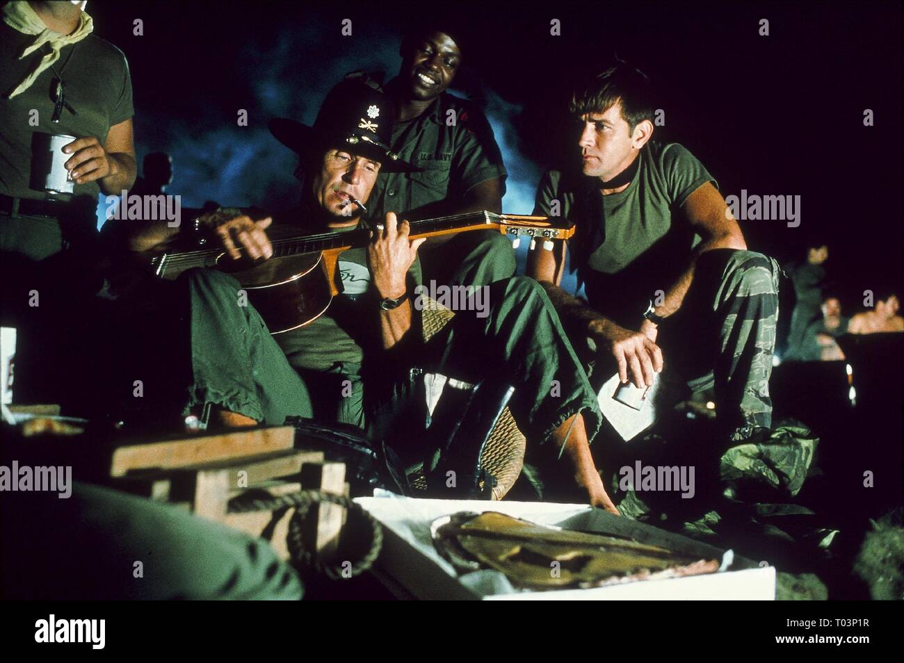 ROBERT DUVALL, MARTIN SHEEN, APOCALYPSE NOW, 1979 Stock Photo - Alamy