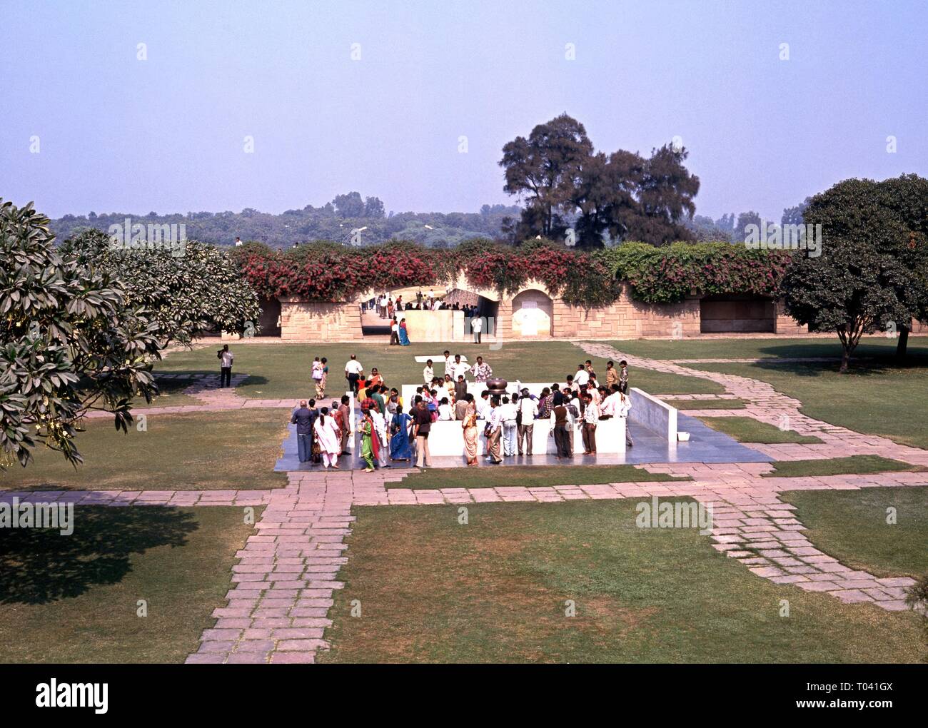 People in the gardens of the memorial to Mahatma Gandhi, Delhi, Delhi Union Territory, India. Stock Photo
