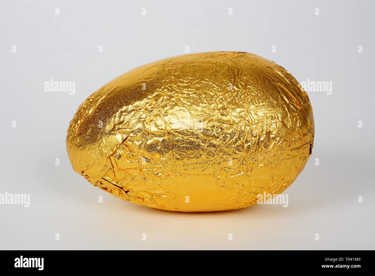 Download Gold Foil Easter Egg High Resolution Stock Photography And Images Alamy Yellowimages Mockups