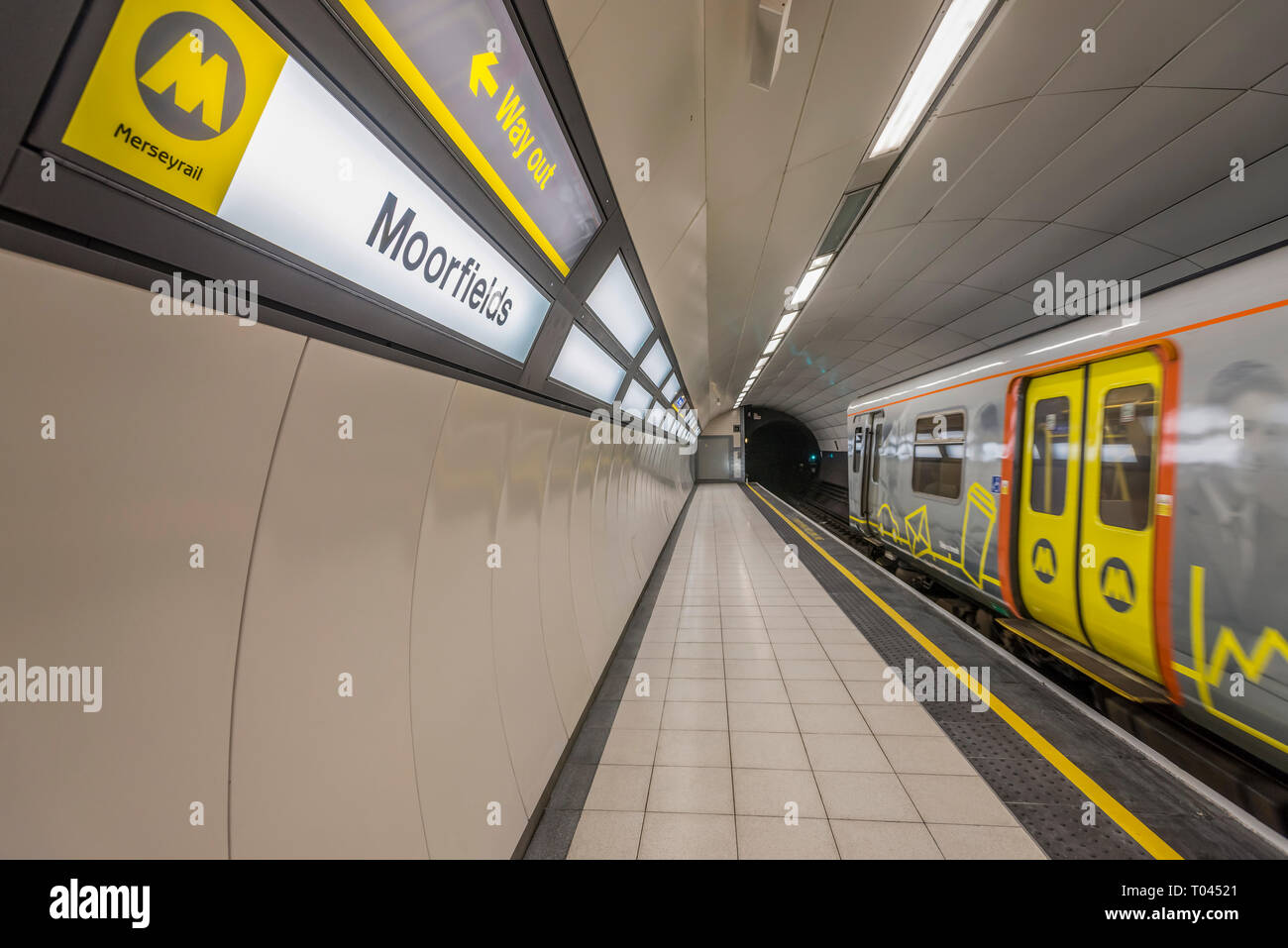 Moorfields platform. Merseyrail Liverpool Stock Photo