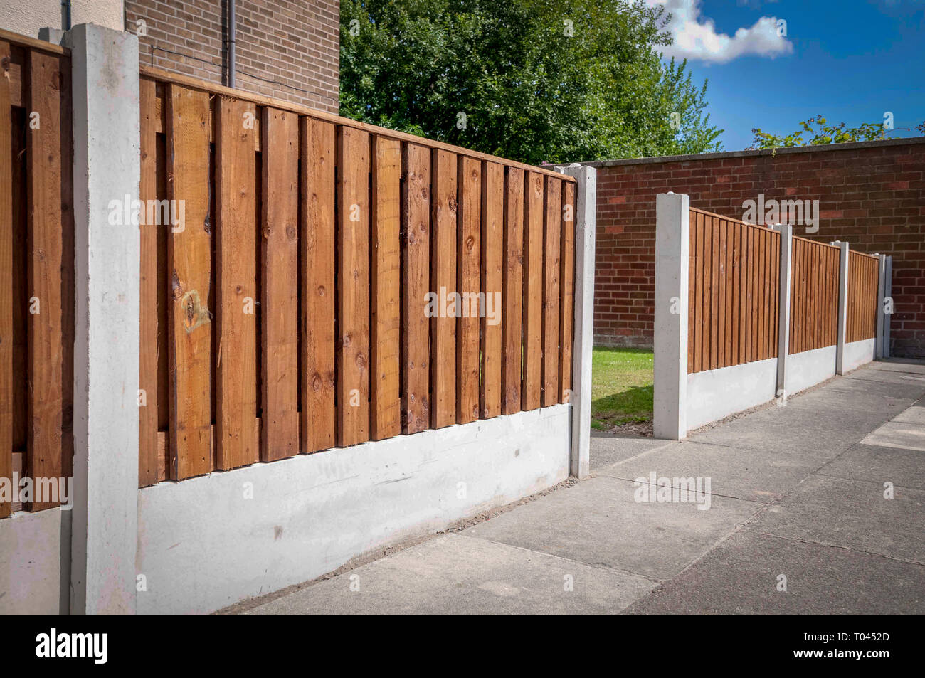 Wooden fencing hi-res stock photography and images - Alamy