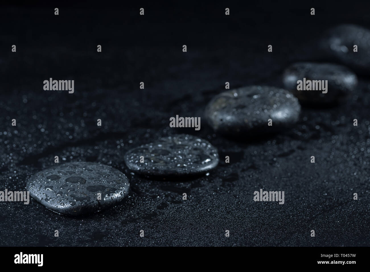 Stones sea water drops hi-res stock photography and images - Alamy