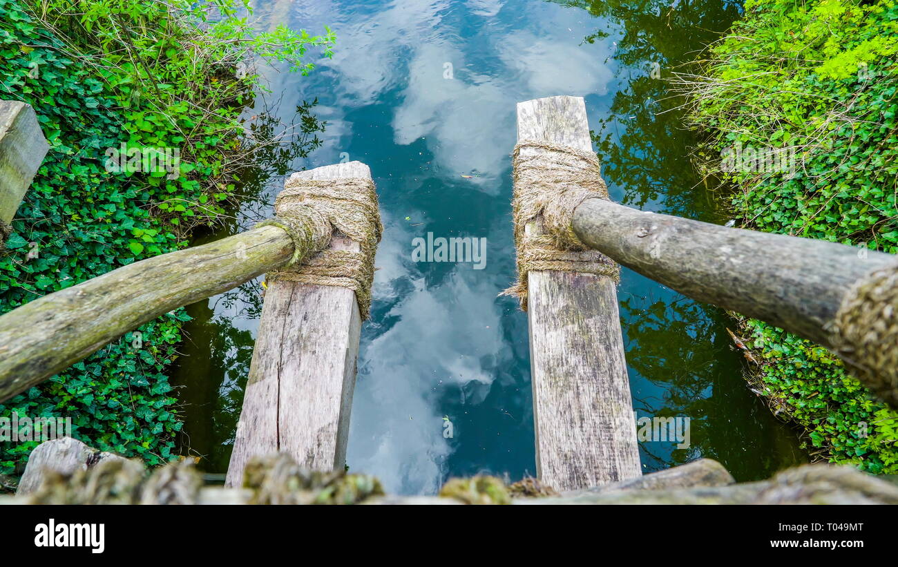 Pond Rope Ladder Well being by water hi-res stock photography and images - Alamy