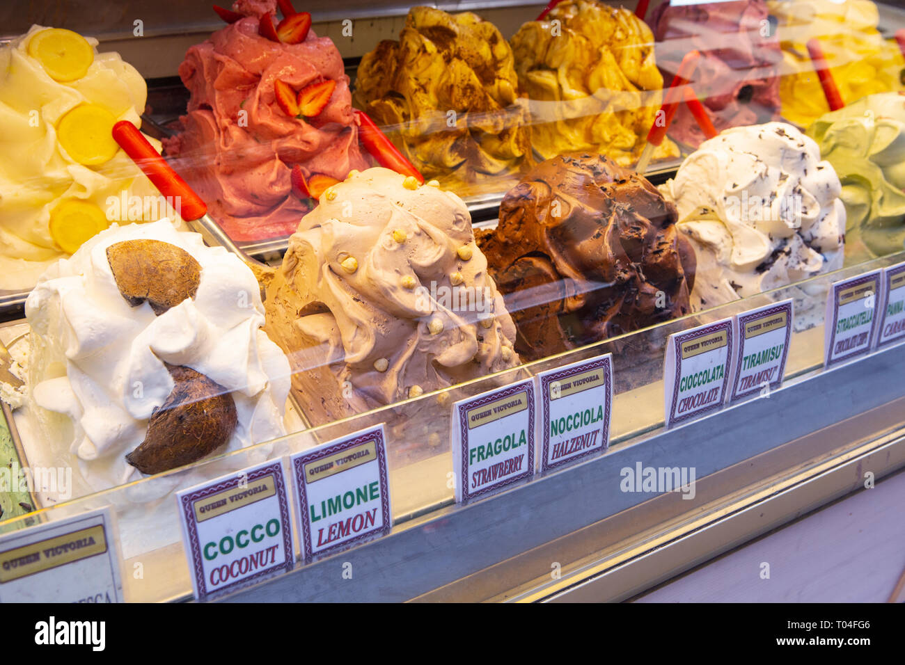 Gelato shop italy hi-res stock photography and images - Alamy