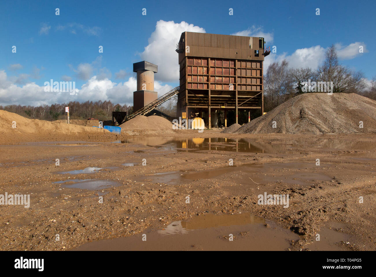 Cemex UK Eversley Concrete Plant, Quarry & Landfill Stock Photo - Alamy